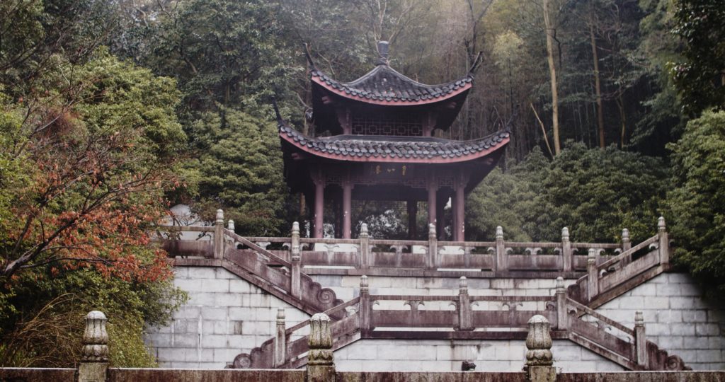 The Yunqi Bamboo Trail is located on the southern foothills of Wuyun Mountain, southwest of West Lake in Hangzhou. The area is a beautiful sea of bamboo; the entire environment is peaceful and cool. In addition to the natural scenery, one can still trace the remains of the ancient Yunqi Temple in the park. Other scenic areas include Huiyan Peak, Baodao Ridge, and Biguan Peak The area is also famous for its tea fields. Tea lovers can go to a tea house or tea room to sip and taste tea.